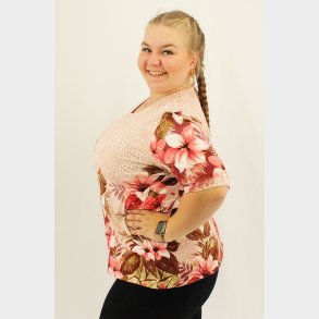 Veronika Curvy T-Shirt
