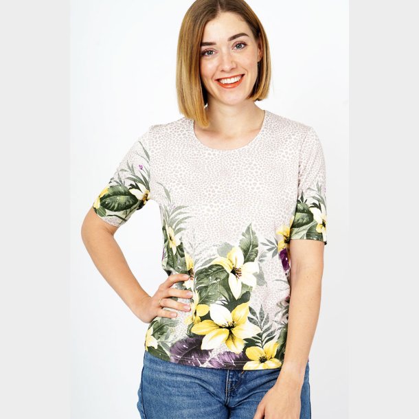 Veronika Curvy T-Shirt